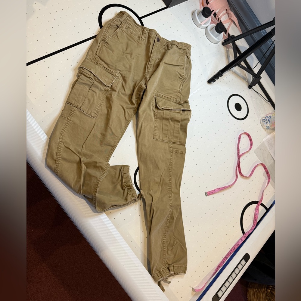 American Eagle Outfitters Men's Khaki Cargo Pants